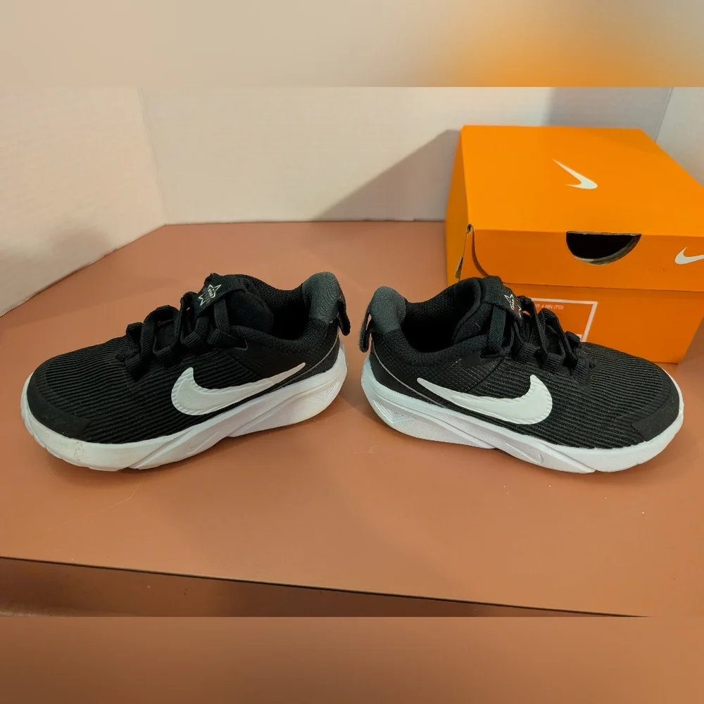 Nike Star Runner 4 NN (TD) in Size 8C Black/White (Toddler Boy)